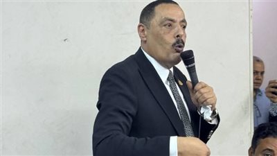 النائب أشرف أمين يبحث ملفات التموين والنظافة والثانوية العامة بشبرا الخيمة