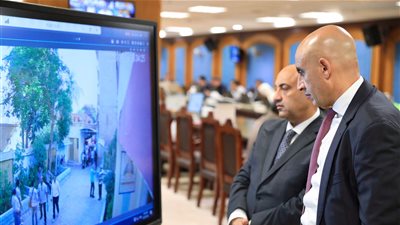 غرفة عمليات التعليم تتابع وصول صناديق أسئلة امتحانات الثانوية العامة 2026 للجان