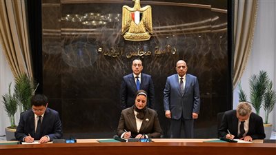 رئيس الوزراء يشهد توقيع مذكرة تفاهم لإنشاء أول مصنع لتوربينات الرياح.. ومشروع طاقة رياح بقدرة 2000 ميجاوات