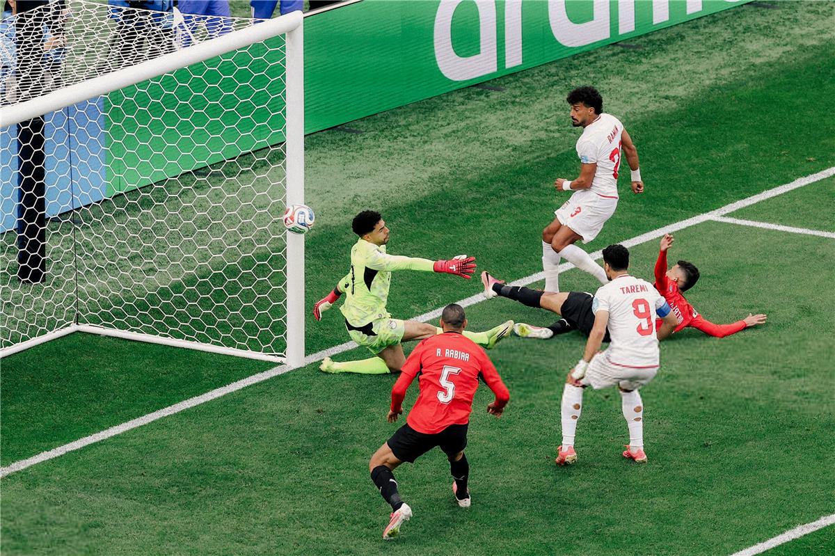 الحكم الرئيسي لمباراة مصر وإيران في كأس العالم