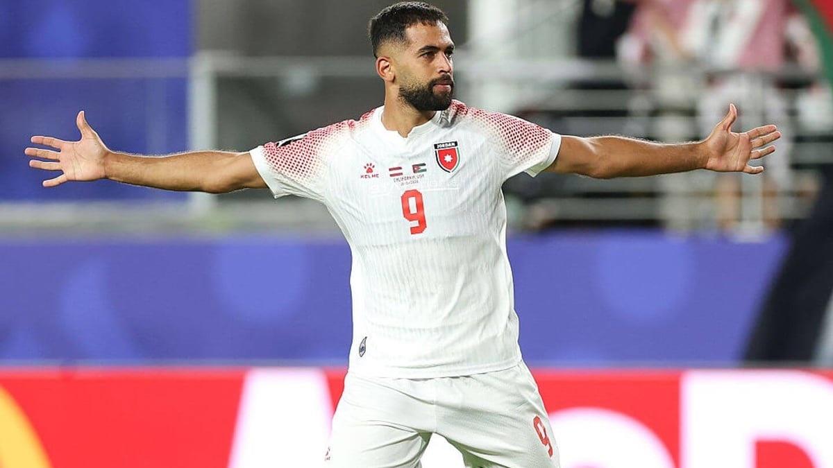 السيلية القطري يكشف عبر “بطولات” تطورات مفاوضات الأهلي لضم علي علوان