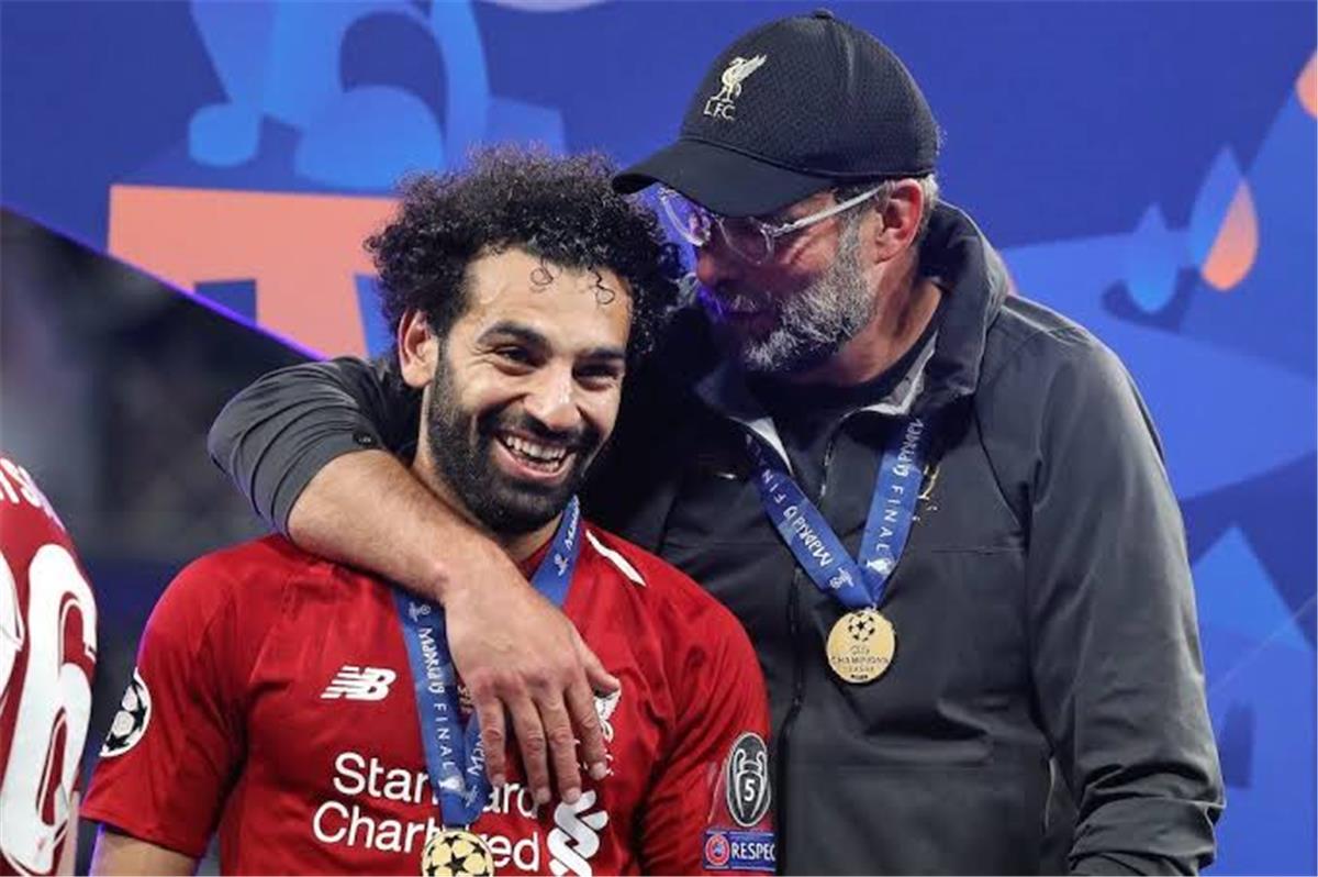 كلوب يصدر قرارًا بعدم السفر إلى مصر بسبب موقف صلاح