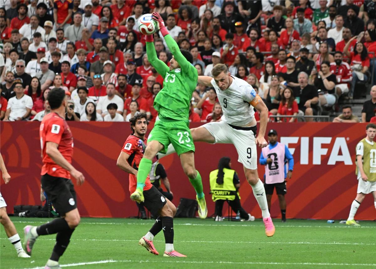 مصطفى شوبير مطلوب في الدوري الفرنسي.. والأهلي يحدد شرطًا لرحيله