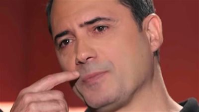 بالدموع.. ظافر العابدين يكشف تفاصيل أخر اللحظات في حياة شقيقه: طلبت منه السماح