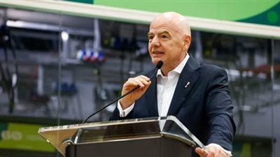 أزمة الحكم عمر أرتان تضع رئيس الفيفا في مرمى الانتقادات قبل كأس العالم 2026