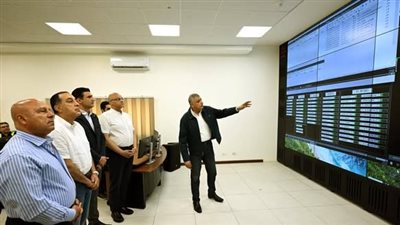 رئيس الوزراء يتفقد مركز تحكم غرب التابع لشركة الإسكندرية لتوزيع الكهرباء