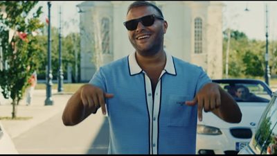 رامي صبري يطرح فيديو كليب جديد بعنوان القمر.. تعرف على كلمات الأغنية