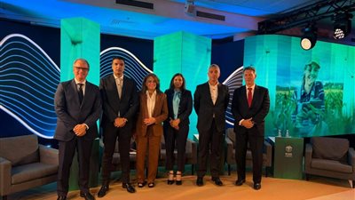 وزير الصناعة يبحث مع البنك الأوروبي لإعادة الإعمار والتنمية سبل تعزيز التعاون في مجالات الطاقة والمياه