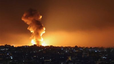 جيش الاحتلال يشن غارات جوية على غرب ووسط إيران بالتزامن مع أنباء عن استهداف مطار “مهر آباد”