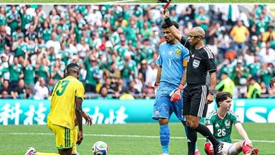 يايا سيتولي لاعب منتخب جنوب أفريقيا يدخل تاريخ كأس العالم من الباب الأصعب بعد ليلة كارثية أمام المكسيك