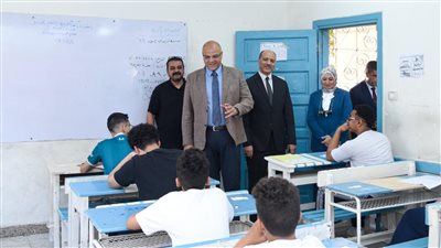 محافظ الإسكندرية يتفقد لجان امتحانات الشهادة الإعدادية .. ويؤكد توفير بيئة آمنة ومنظمة للطلاب