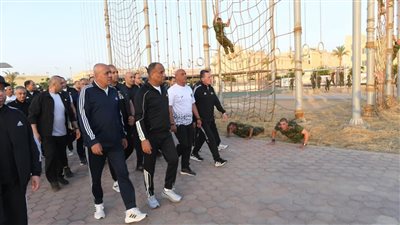 وزير الدفاع وعدد من الوزراء يتفقدون منظومة الإعداد والتأهيل لطلبة الكليات العسكرية