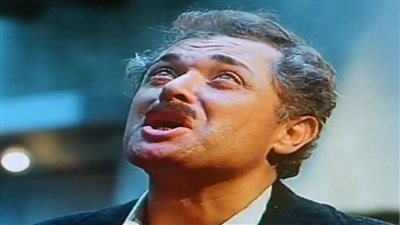عدسات خاصة ومقابلة مكفوفين.. كواليس تحضير محمود عبد العزيز لـ الشيخ حسني