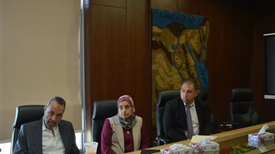 رئيس جامعة دمياط وغرفة صناعة منتجات الأخشاب يبحثان تعزيز التعاون لربط البحث العلمي بالصناعة