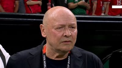 ميروسلاف كوبيك مدرب منتخب التشيك يدخل تاريخ كأس العالم كأكبر مدرب يقود مباراة في المونديال بعمر 74 عامًا و9 أشهر