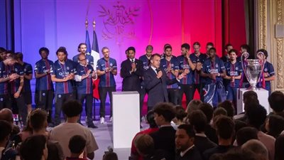 الرئيس الفرنسي ماكرون يندد بأعمال الشغب عقب تتويج باريس سان جيرمان بدوري أبطال أوروبا