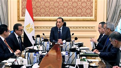 رئيس الوزراء يتابع مستجدات الموقف التنفيذي لمستشفى “500500”