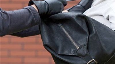 خطفها دراجة نارية.. ضبط عاطل سرق حقيبة موظفة بالعمرانية
