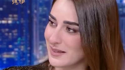 أنا شخصية فضولية.. ولغيت عملية تجميل أنفي بسبب موقف غريب