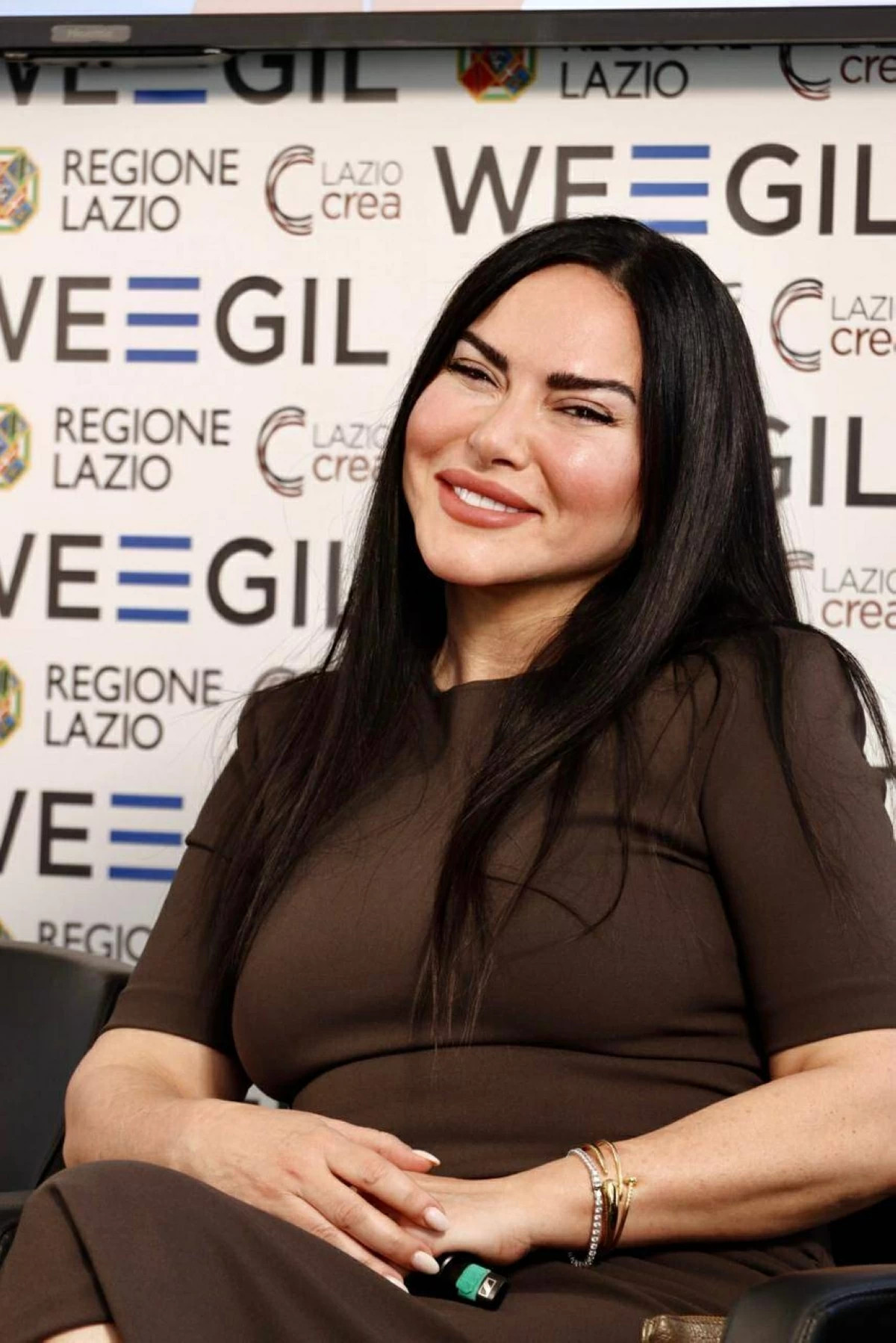 اقتناء أعمال من «Women in Love» دعماً للإناث