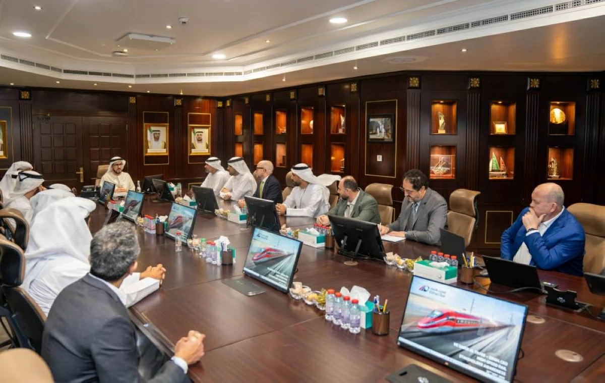 «كهرباء دبي» و«الاتحاد للقطارات» تبحثان النقل المستدام
