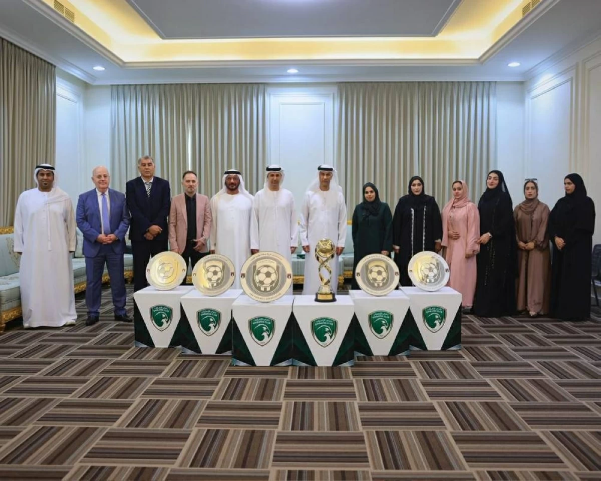 نادي الإمارات يكرم المتميزين في موسمه الرياضي
