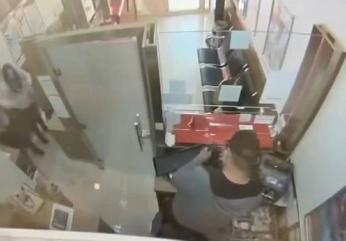 جريمة مصورة.. الأمن الكويتي يضبط متهماً بالسطو على شركة صرافة