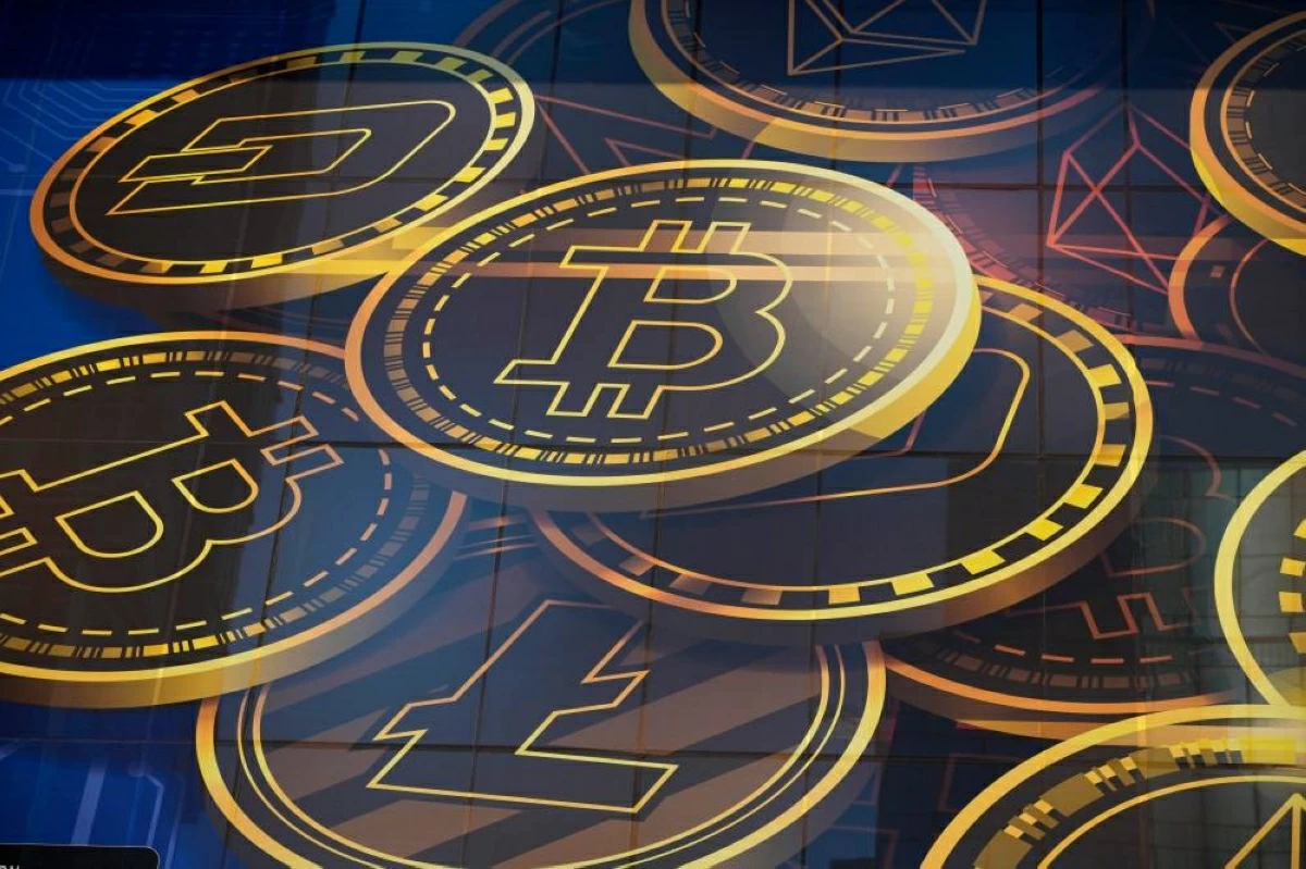 الدولار عند أعلى مستوى في شهرين.. والبيتكوين تهوي 5% إلى 63 ألفاً