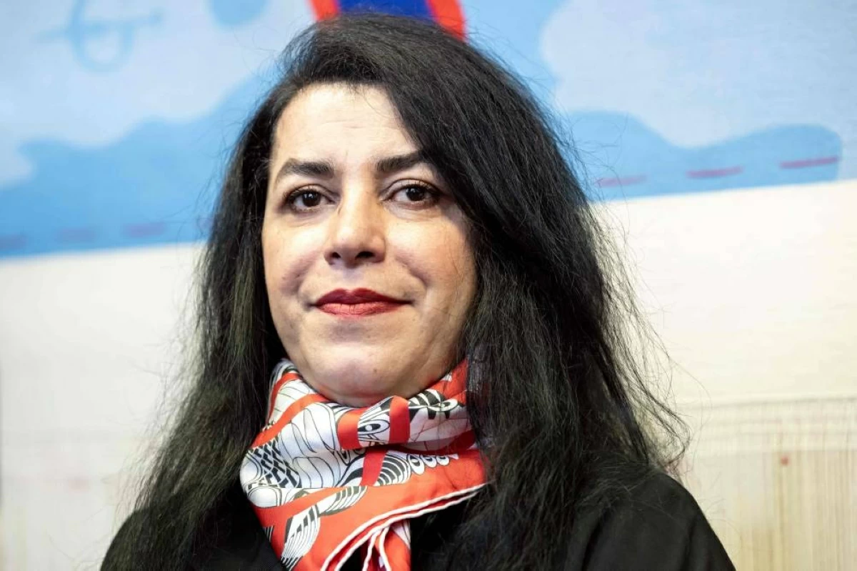 وفاة الفنانة الإيرانية المعارضة مرجان ساترابي