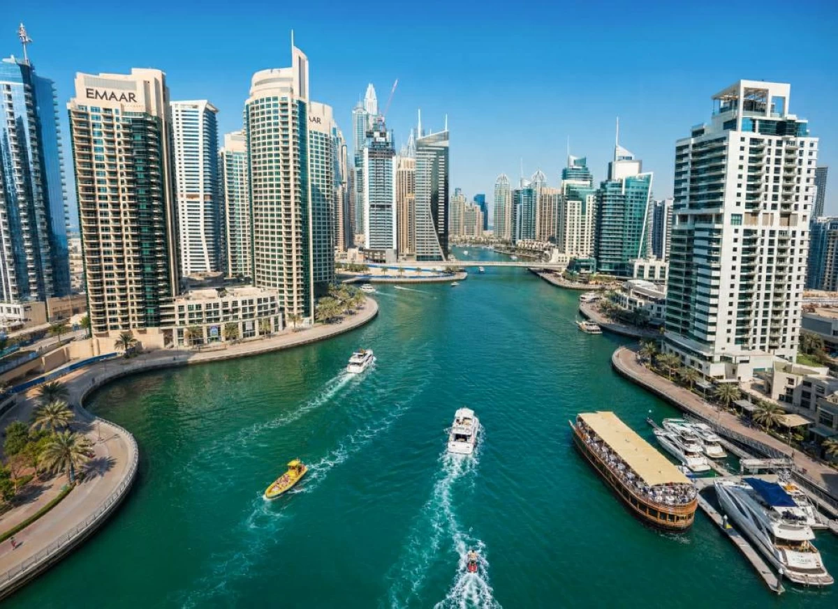 «دبي البحرية» تلزم شركات التأجير بالتوعية