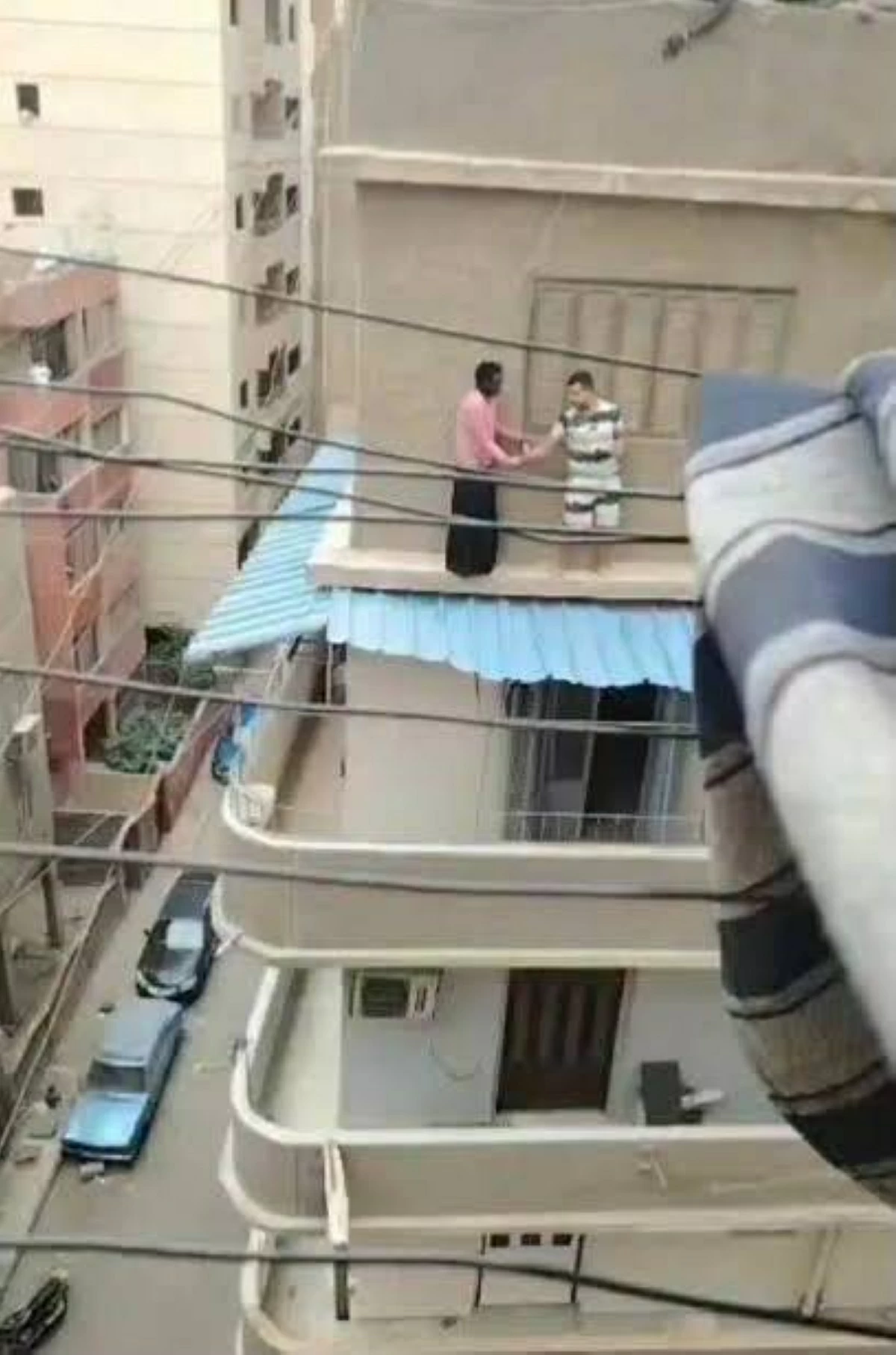 مصري شجاع ينقذ سودانية قبل إنهاء حياتها بلحظات في عين شمس