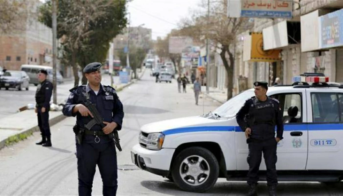 ملثم يسرق 20 مركبة خلال ساعات.. «لص الكراجات» في قبضة الأمن الأردني