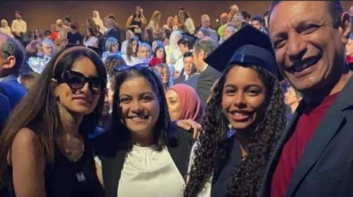 غياب شيرين عبد الوهاب عن حفل تخرج ابنتها يثير التساؤلات.. وممثلة شهيرة تنقذ الموقف