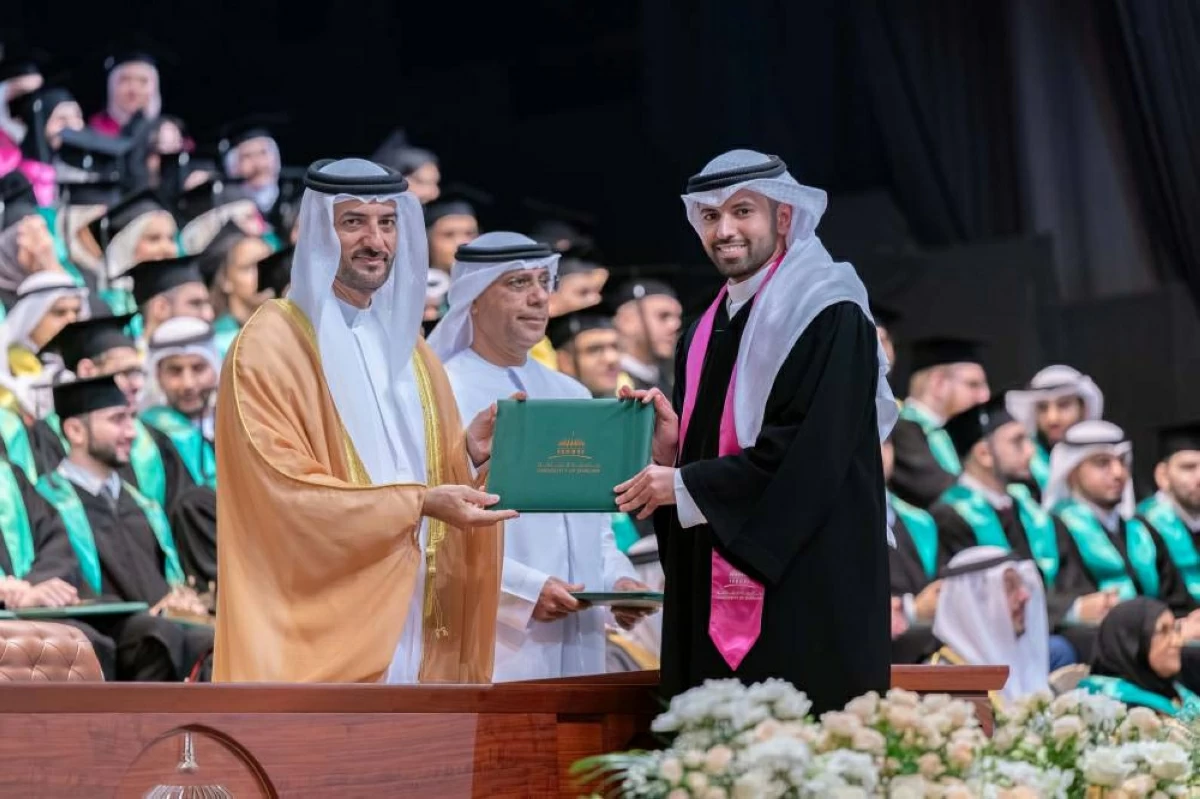 سلطان بن أحمد يشهد تخريج طلبة البكالوريوس في الكليات الطبية بجامعة الشارقة