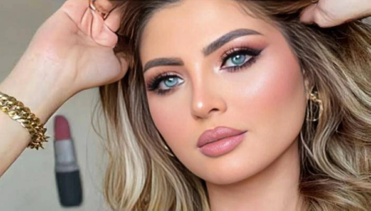 «من الشاشة إلى السجن».. تورط المذيعة المصرية جولي أمين بقضايا صبري نخنوخ