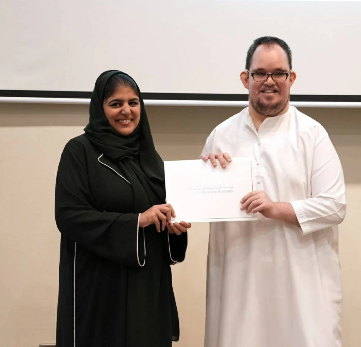«الخدمات الإنسانية» و«الشارقة للمتاحف» يحتفيان بخريجي «مسارات»