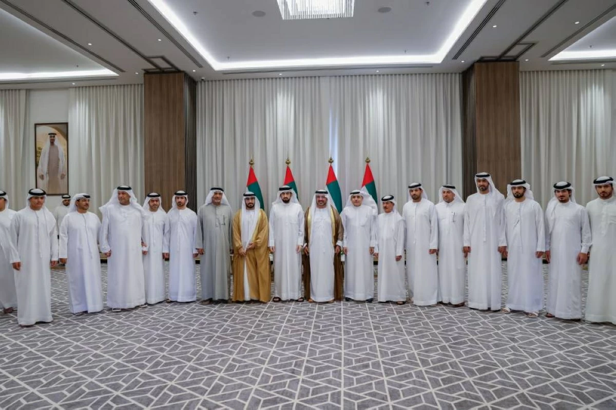 أحمد بن محمد والشيوخ يحضرون أفراح السويدي والجناحي