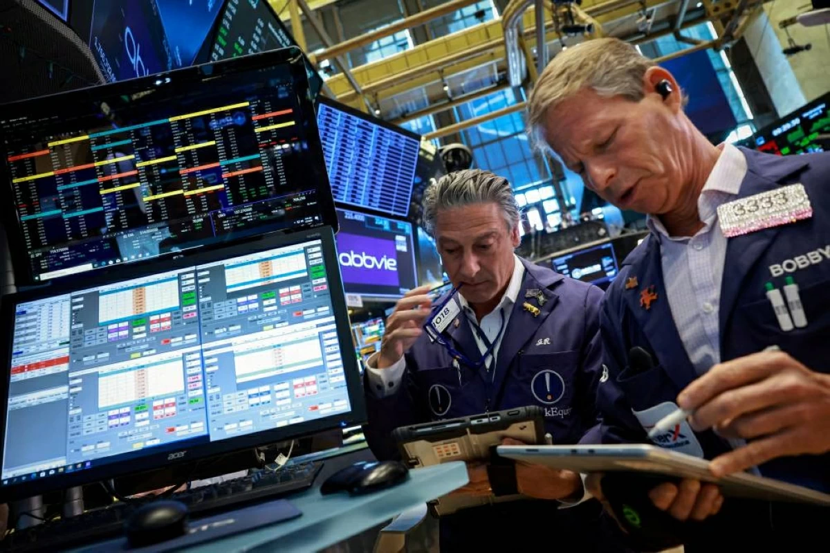اقتناص الصفقات يدعم وول ستريت مطلع الأسبوع.. وإغلاقات حمراء في أوروبا وآسيا