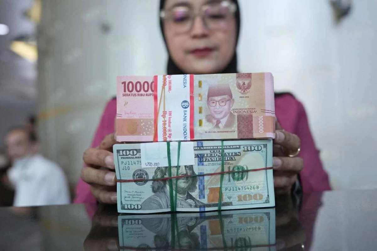 ارتفاع عائد السندات الإندونيسية إلى أعلى مستوى منذ 2020.. والروبية مستقرة عند 18200