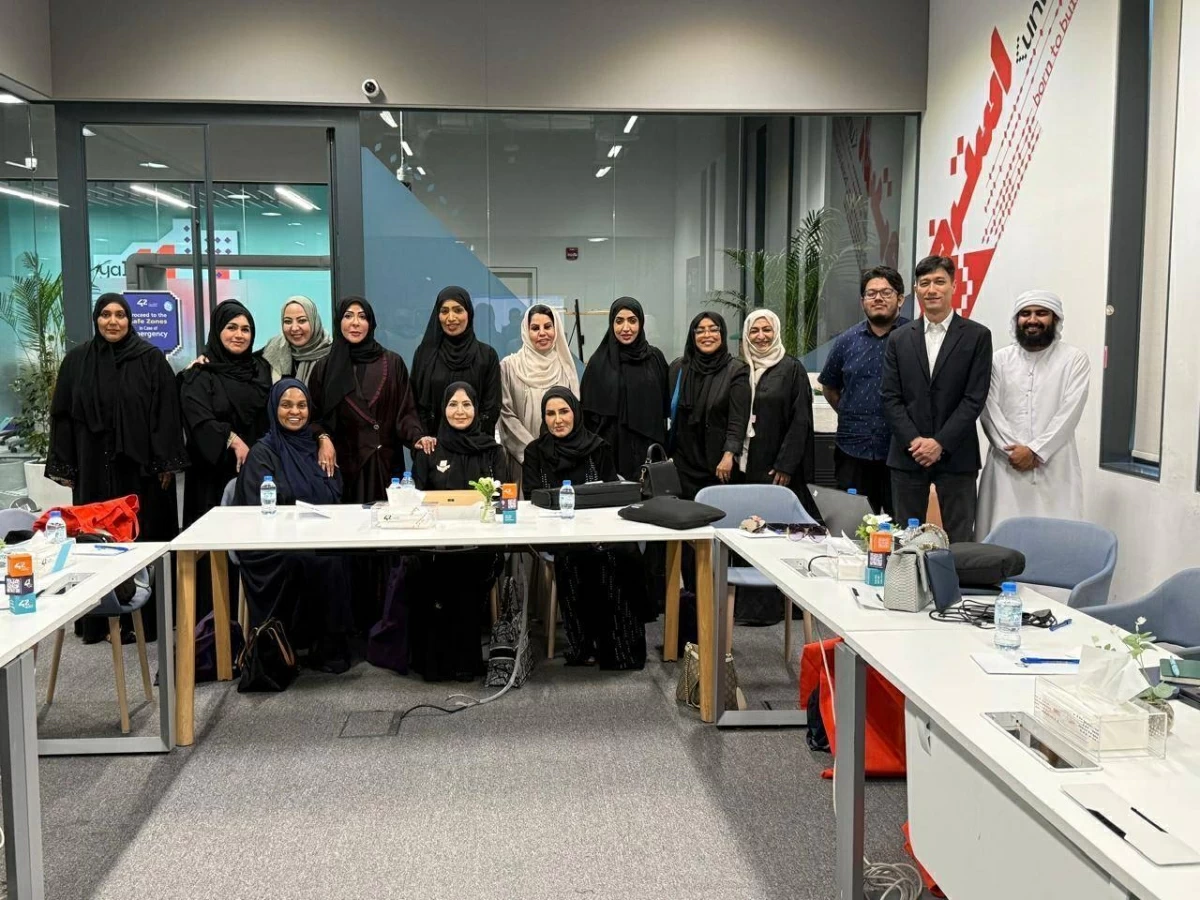 «صندوق خليفة» و«سيدات أعمال الإمارات» يطلقان برنامج ذكاء اصطناعي للرائدات