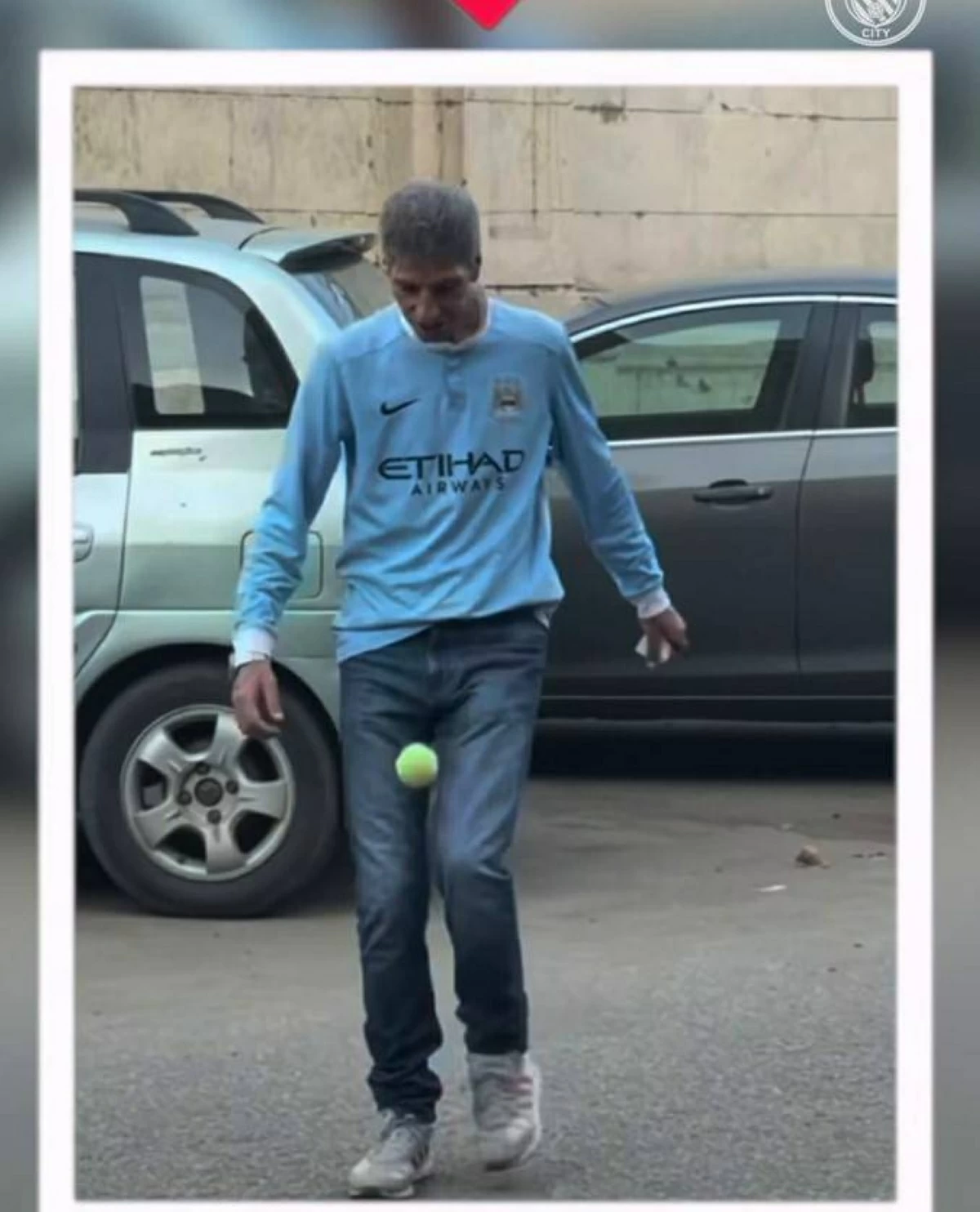 مانشستر سيتي يكرم مصرياً بعد فيديو مهاراته بكرة التنس (فيديو)
