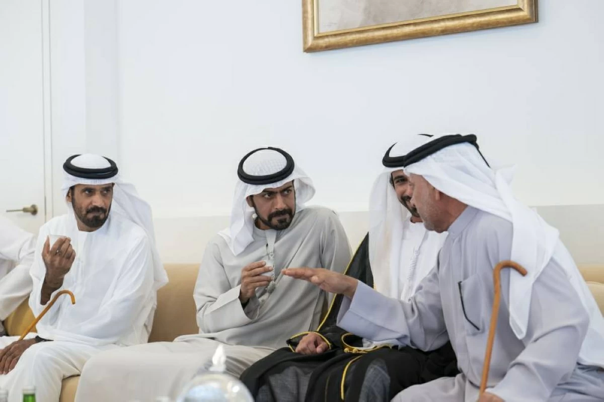 خليفة بن طحنون يحضر حفل زفاف جابر الهاملي