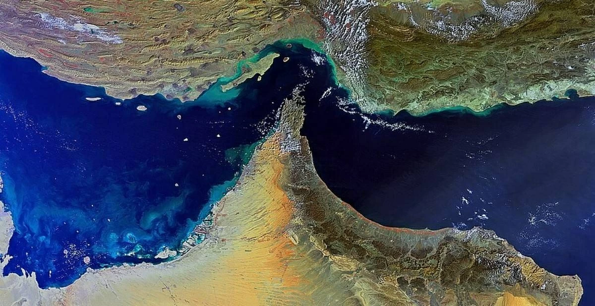 ناقلة غاز مسال تحمل شحنة قطرية تعبر مضيق هرمز
