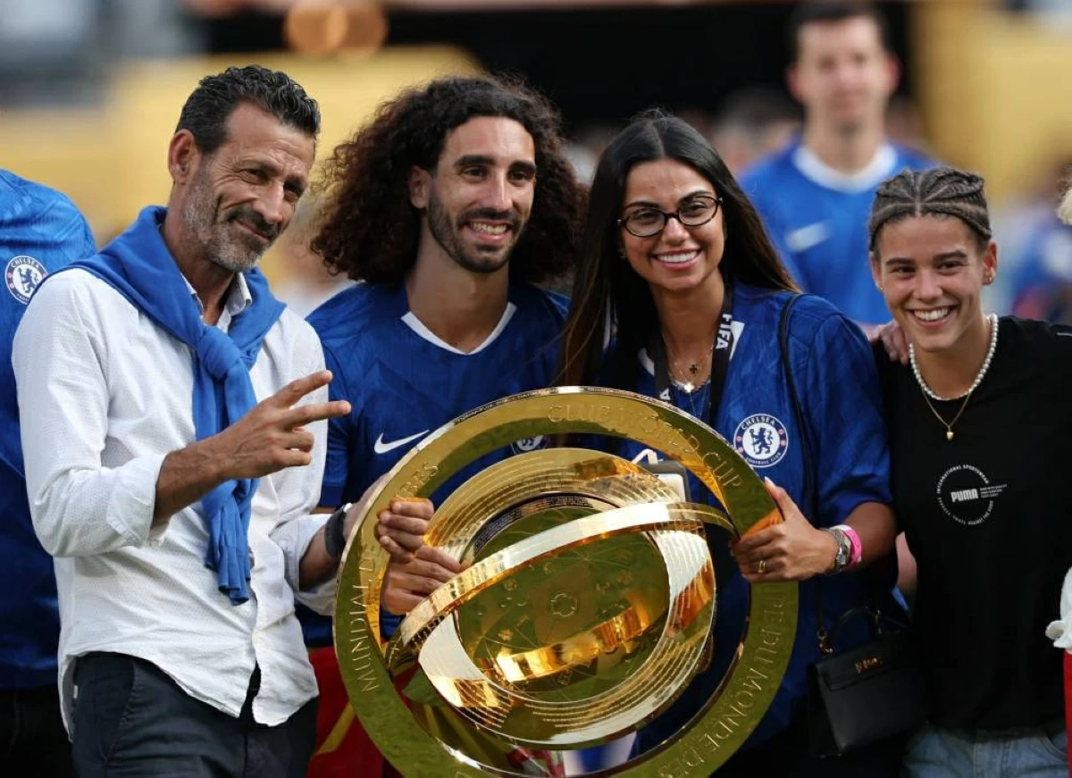 زوجة كوكوريا تودّع تشيلسي بصورة طفولية بقميص ريال مدريد
