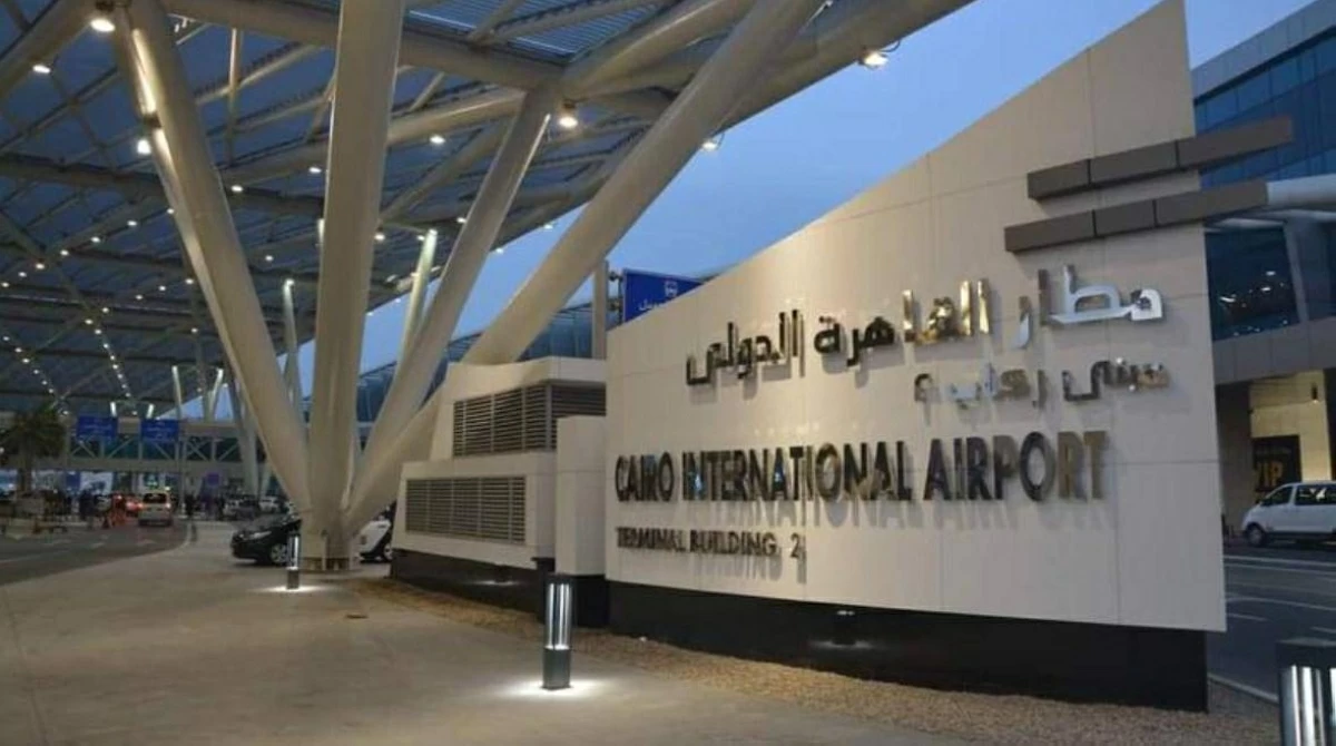 راكب هندي يجبر طائرة على الهبوط اضطرارياً في مطار القاهرة