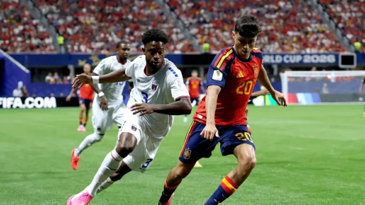 نجوم الدوري الإماراتي يلمعون في كأس العالم