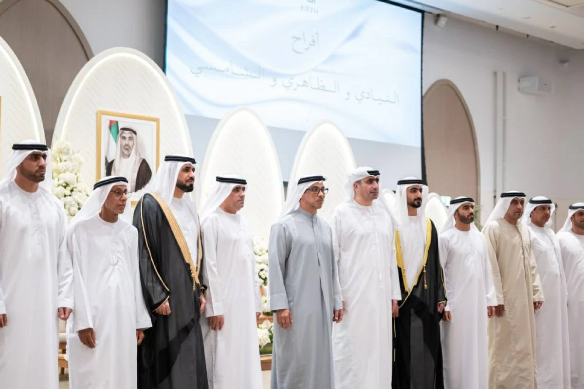 منصور بن زايد يحضر أفراح النيادي والظاهري والشامسي