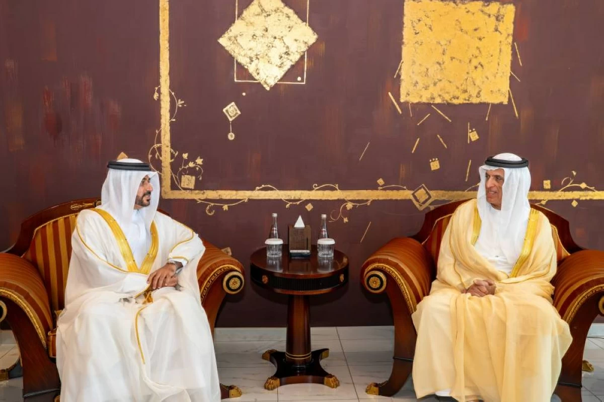 سعود بن صقر يرحّب بقنصل مملكة البحرين