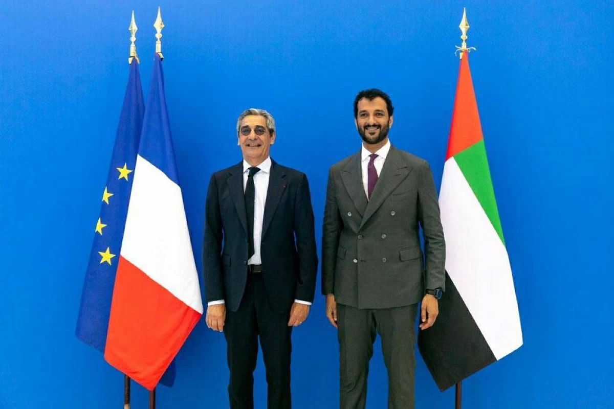 الإمارات وفرنسا تبحثان التعاون السياحي والطيران ودعم المشاريع