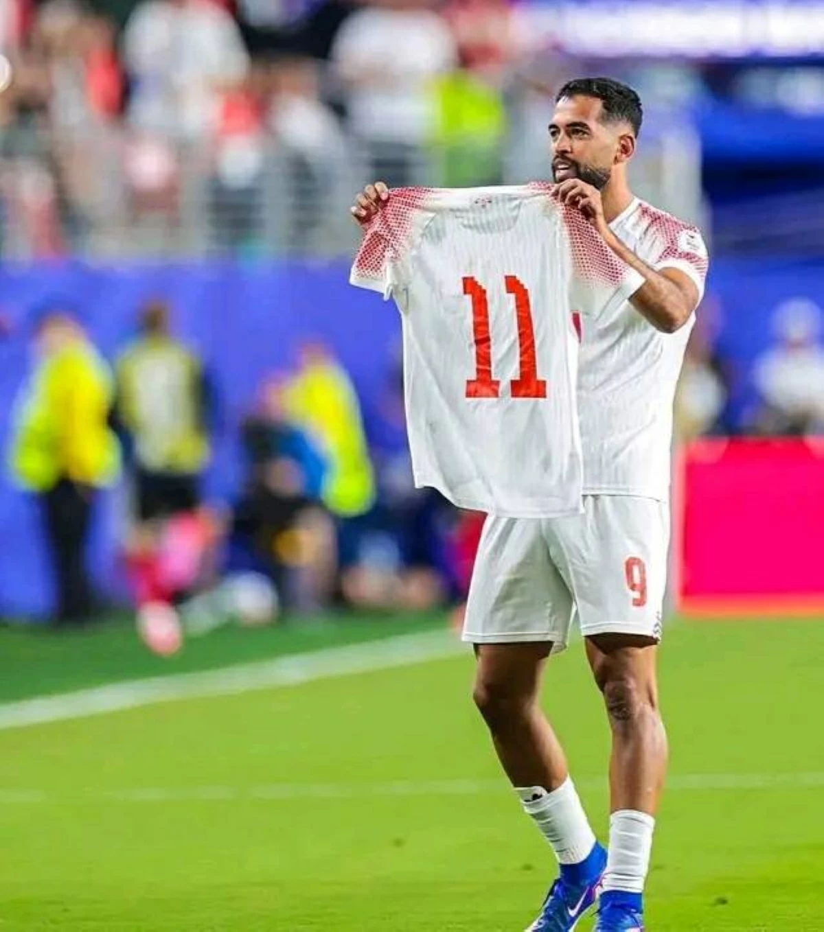 ما هي رمزية القميص رقم 11 في المنتخب الأردني؟